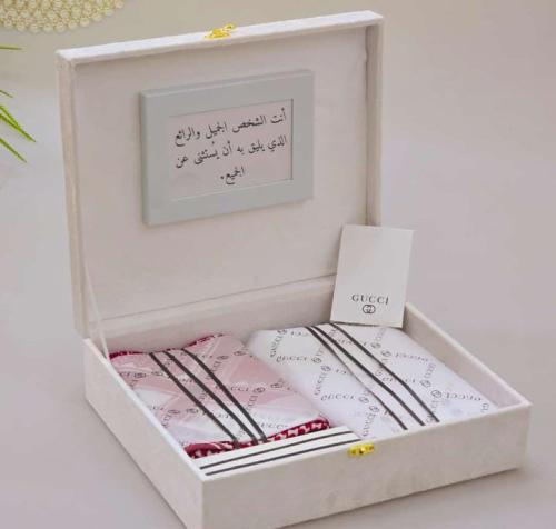 طقم رجالي قوتشي. شماغ. قماش