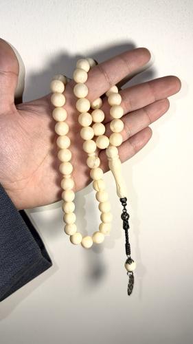 Creamy white cloisonné with metal, bead size: 10 mm, type of story: circular, number of beads: 45