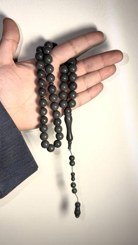 Gray concrete-colored beaded bracelet, bead size: 10 mm, story type: circular, number of beads: 45