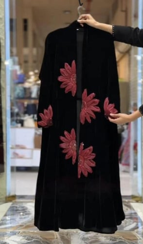 عباية شتويه بتصميم الورده فخامه