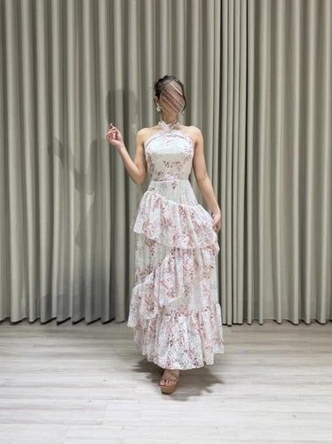 فستان دانتيل أبيض