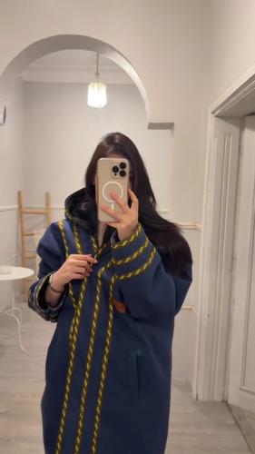 فرو شتوي نسائي بتصميم أنيق وفخم