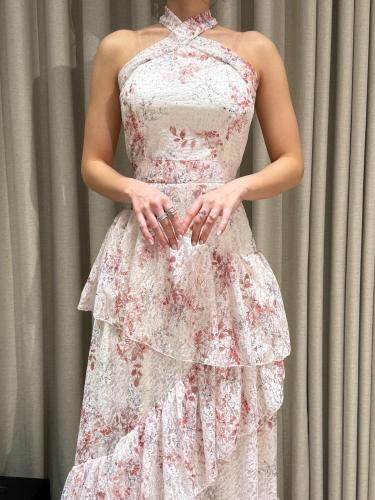 فستان دانتيل أبيض