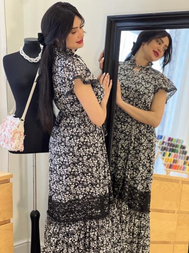 Chiffon embroidered dress with puffed sleeves, wide comfortable waist, and external belt