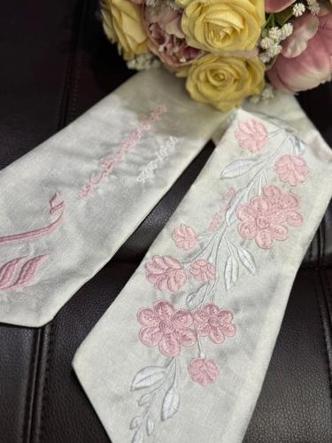 Bride's wristband from the luxurious Tuffah fabric, embroidered according to request