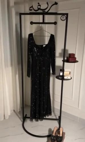 معلاق ملابس وعبايات | تنفيذ الاسم حسب الطلب