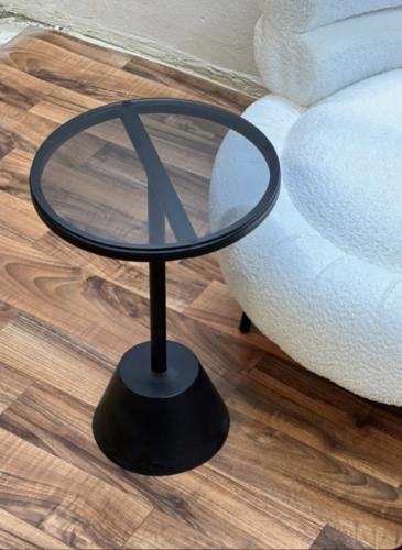 طاوله خدمه اسود سطح زجاج اسود