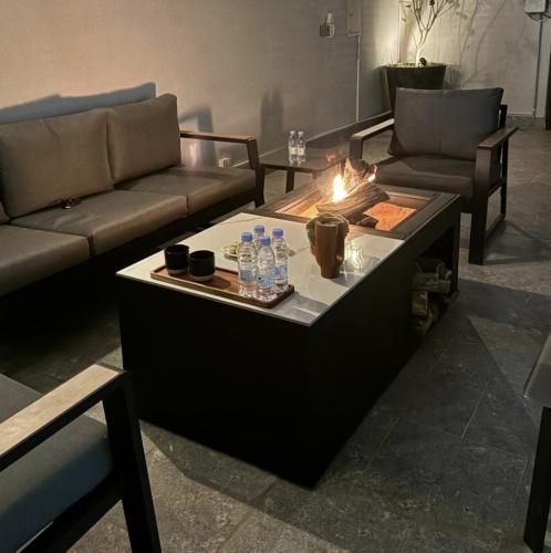 منقل حطب مع طاوله