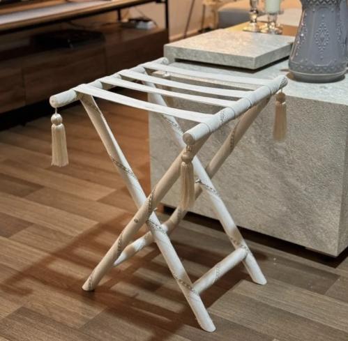 طاولة قابله للطي مخمل سكري