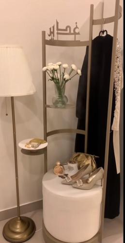 ستاند معلاق مع البوف | كتابة الاسم حسب الطلب