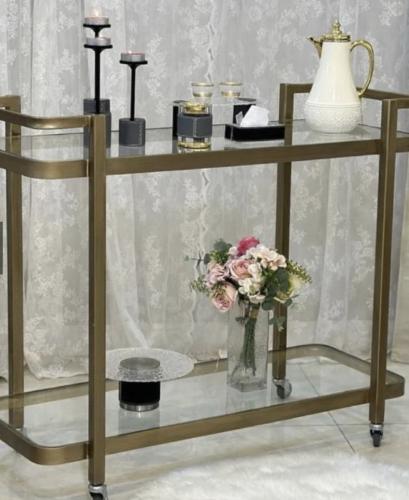 عربية تقديم دورين ذهبي زجاج شفاف