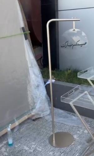 ستاند مع كتابة العبارة حسب الطلب | تنفيذ اللون حسب...