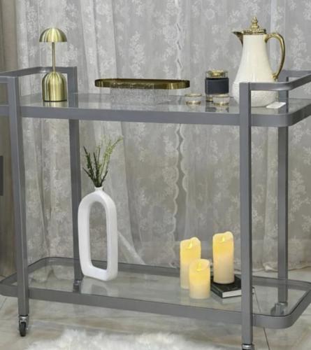 عربية تقديم دورين فضي زجاج شفاف