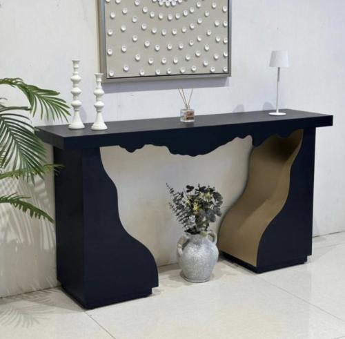 مدخل خشب لون أسود مع ذهبي