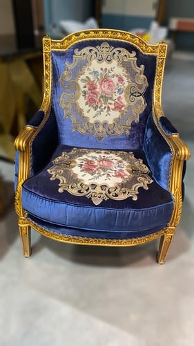 طقم كنب قماشي 5 مقاعد + طاولة