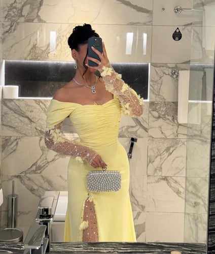 فستان اصفر أنيق بكلفه ترتر ورد