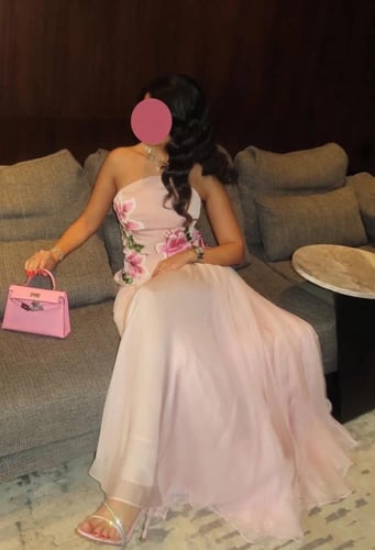 فستان وردي مورد