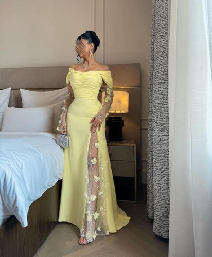 فستان اصفر أنيق بكلفه ترتر ورد