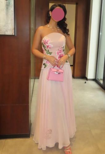 فستان وردي مورد