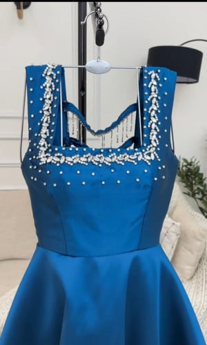 فستان أنيق مطرز