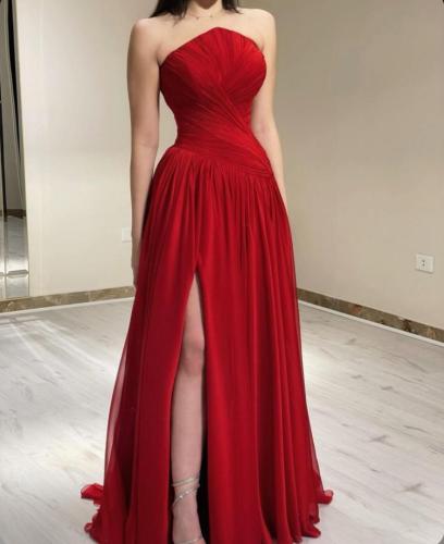 فستان احمر بكسرات