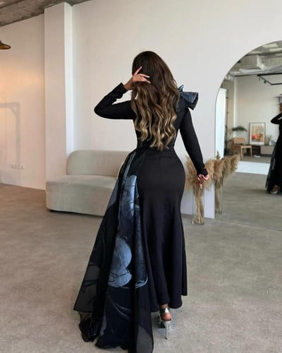 فستان كريب مع ذيل رسمه