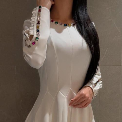 فستان ابيض مرصع بل كرستال