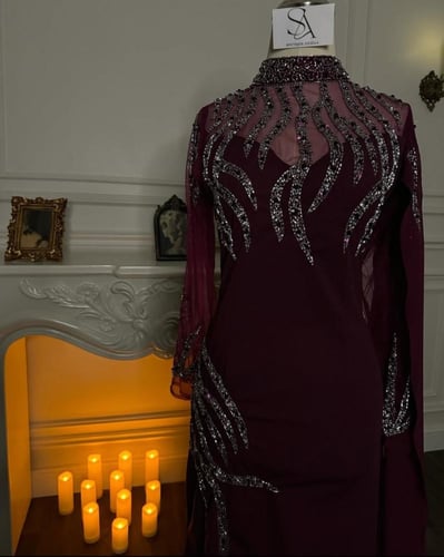 فستان دارين العنابي