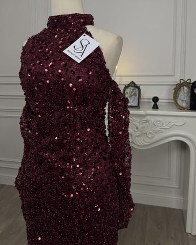 فستان عزوف البرغندي