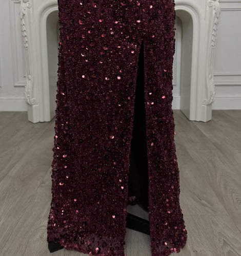 فستان عزوف البرغندي