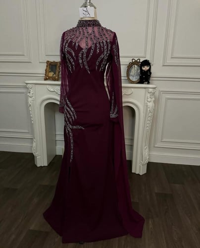 فستان دارين العنابي