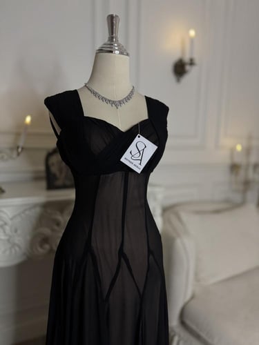 فستان نجاة الاسود