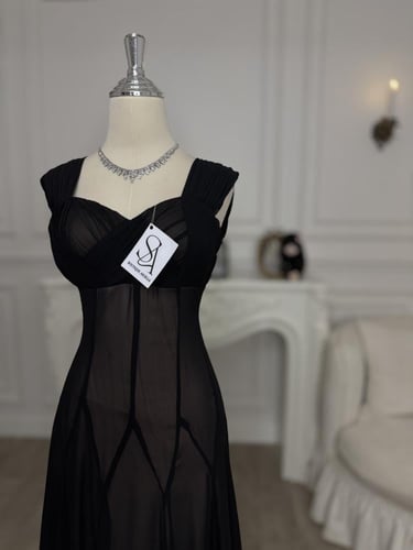 فستان نجاة الاسود