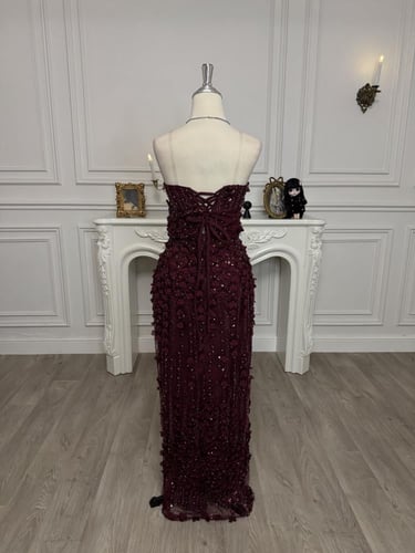 فستان دعاء البرغندي