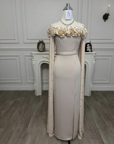 فستان عزيزه