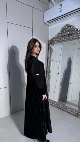 Velvet abaya with suede