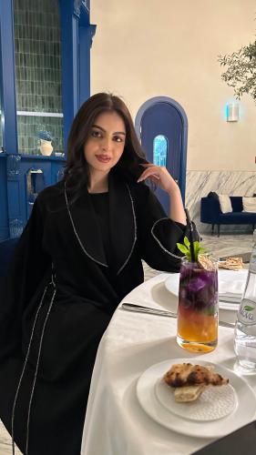Abaya with tie closures made of royal fabric