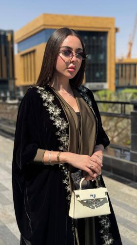 Luxury Korean velvet abaya, half bisht, with a dus...