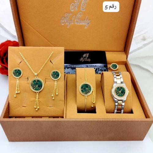 طقم نسائي بالاسم