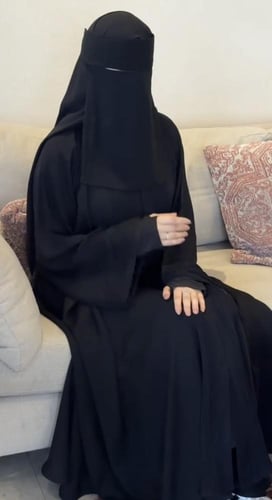 عباية إسلامية بشكل ساتر وجميل