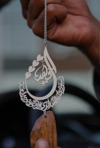 تعليقة بشكل قطرة يدويه مع كسرة العود