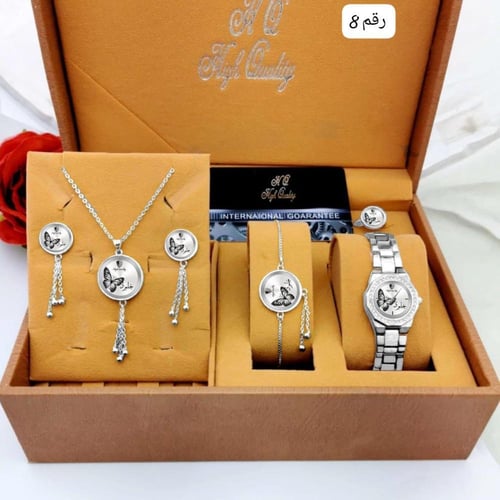 طقم نسائي بالاسم