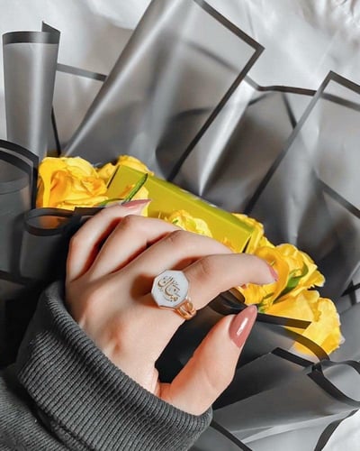 خاتم بالاسم من الصدف الطبيعي شكل سداسي