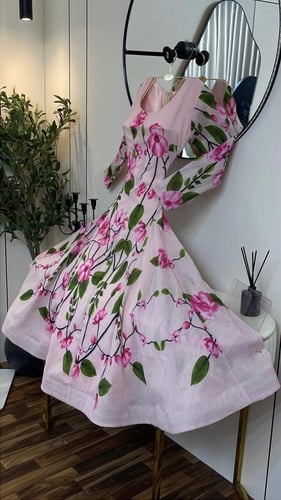 فستان وردي ميدي كلوش