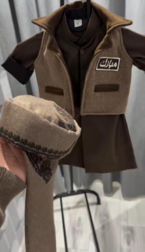 طقم الأطفال طاقية مع شال_ثوب_سديري بالإسم