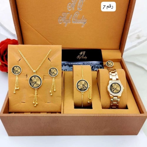 طقم نسائي بالاسم