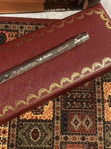 قلم بالاسم فخامة منقوش