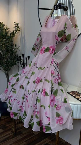 فستان وردي ميدي كلوش