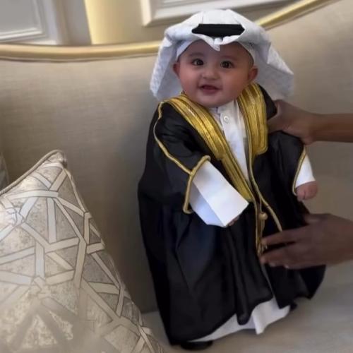 بكج بشت اسود مع ثوب وترسيمه