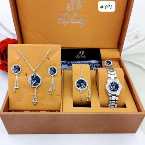 طقم نسائي بالاسم